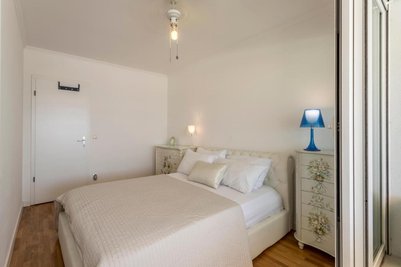 Velebis Superior Apartment - Luxurious One-Room Apartment With Jacuzzi - Prestigious Location By The Sea In The New City Center Of Znjan - Panoramic View Of The Sea And Islands - Free Garage Parking - Buralux Properties Split Exterior foto
