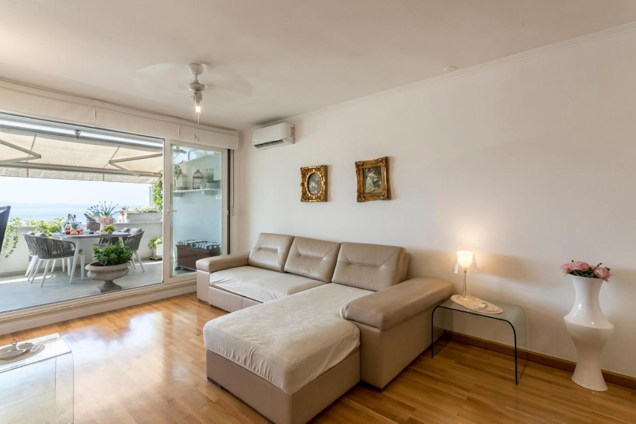 Velebis Superior Apartment - Luxurious One-Room Apartment With Jacuzzi - Prestigious Location By The Sea In The New City Center Of Znjan - Panoramic View Of The Sea And Islands - Free Garage Parking - Buralux Properties Split Exterior foto
