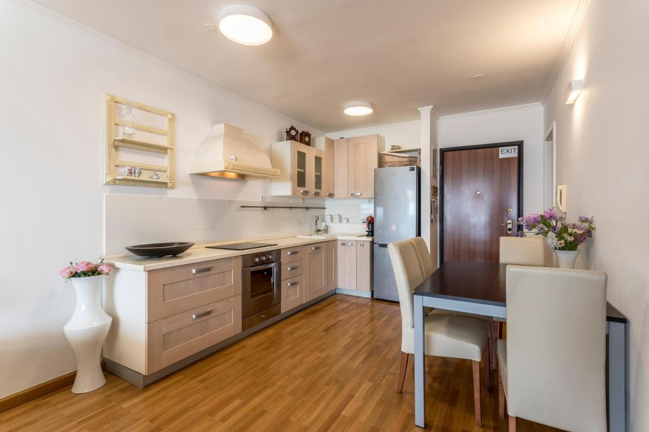 Velebis Superior Apartment - Luxurious One-Room Apartment With Jacuzzi - Prestigious Location By The Sea In The New City Center Of Znjan - Panoramic View Of The Sea And Islands - Free Garage Parking - Buralux Properties Split Exterior foto
