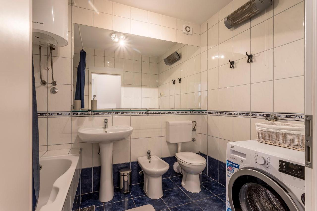 Velebis Superior Apartment - Luxurious One-Room Apartment With Jacuzzi - Prestigious Location By The Sea In The New City Center Of Znjan - Panoramic View Of The Sea And Islands - Free Garage Parking - Buralux Properties Split Exterior foto